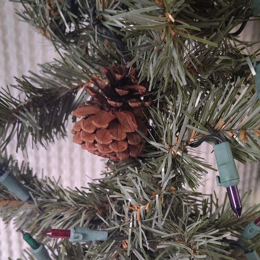 🙃 Fireplace Garland with Pinecones With Built In Lights *There Is A Callout*